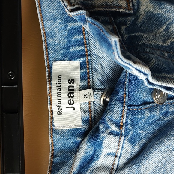 Reformation Charlie Cuffed High Rise Jean Shorts 26 - Picture 5 of 8